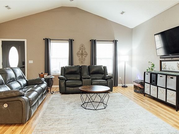 5th image of 3 Rufford Ln