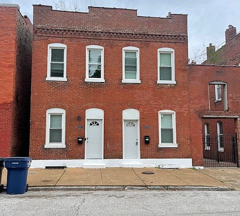 4th image of 1428 Mallinckrodt St #B