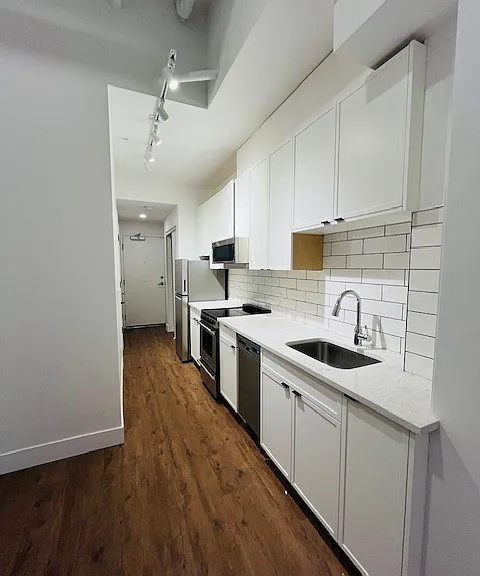 1523 Davie St #202 — Photo 15