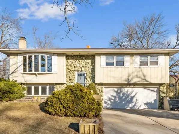 2100 Arbor Vitae Dr, Hanover Park, IL 60133