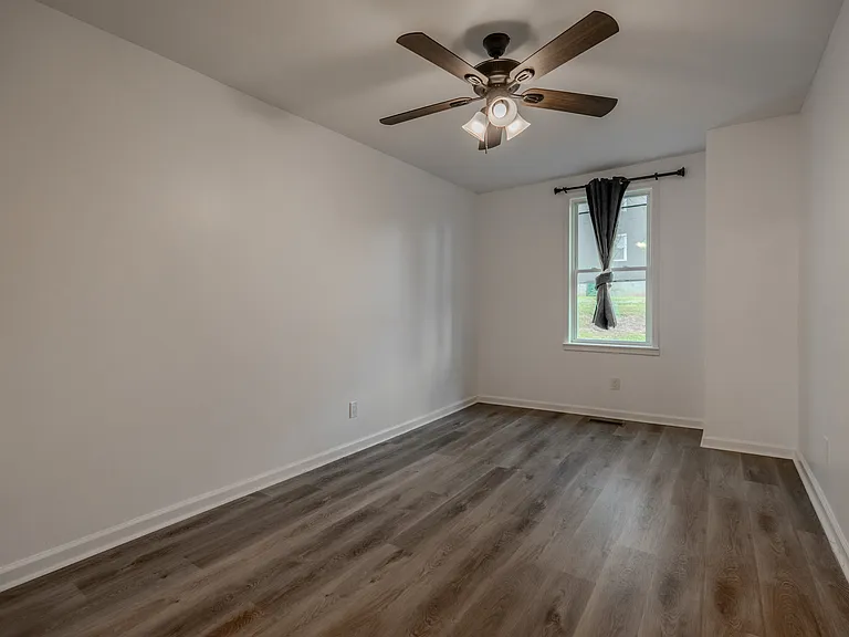 231 Broadway St — Photo 21