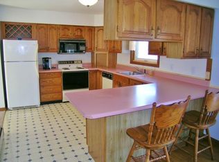 85 Meadowood Dr, Fairfax, VT 05468