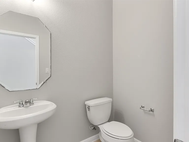 2929 Harvester Ln — Photo 8