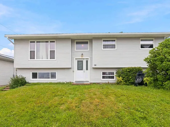 10 Sampson Dr, Lower Sackville, NS B4C 3E8