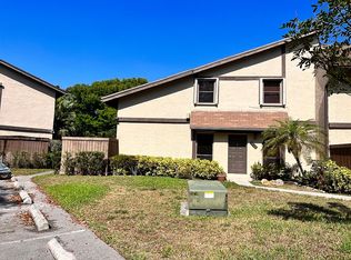 1900 Bayberry Dr, Pembroke Pines, FL 33024