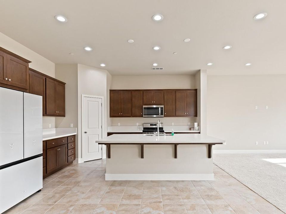 1st image of 2376 Paramount Ln