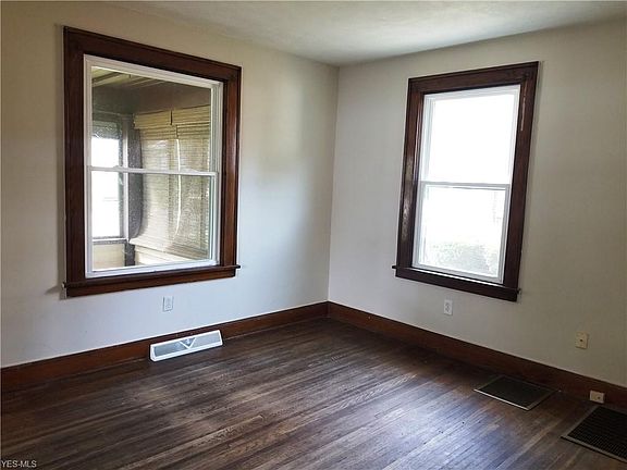 5th image of 866 N Ellsworth Ave