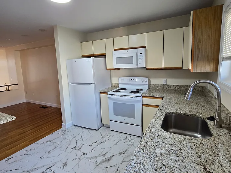 8 Rollins Ct — Photo 8