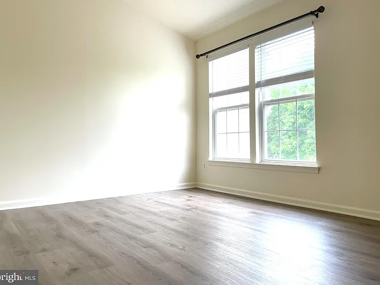 2540 Banshire Dr — Photo 35