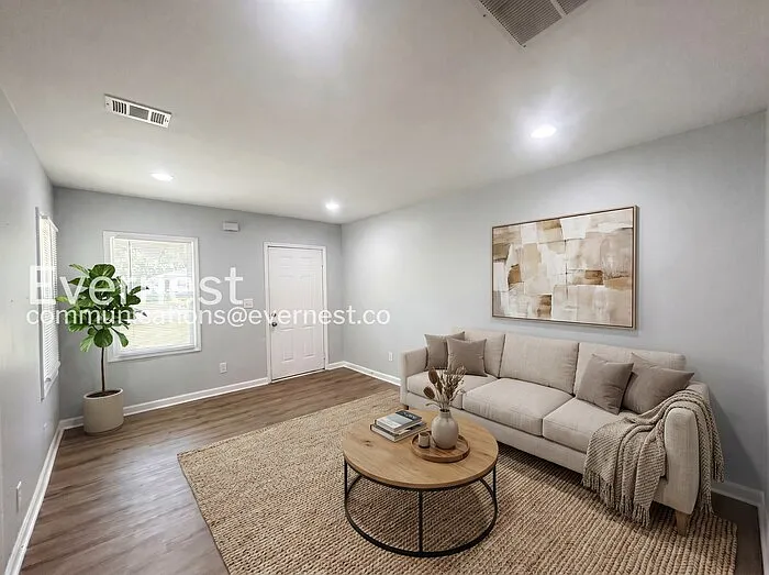 1268 Byewood Ln SW — Photo 3