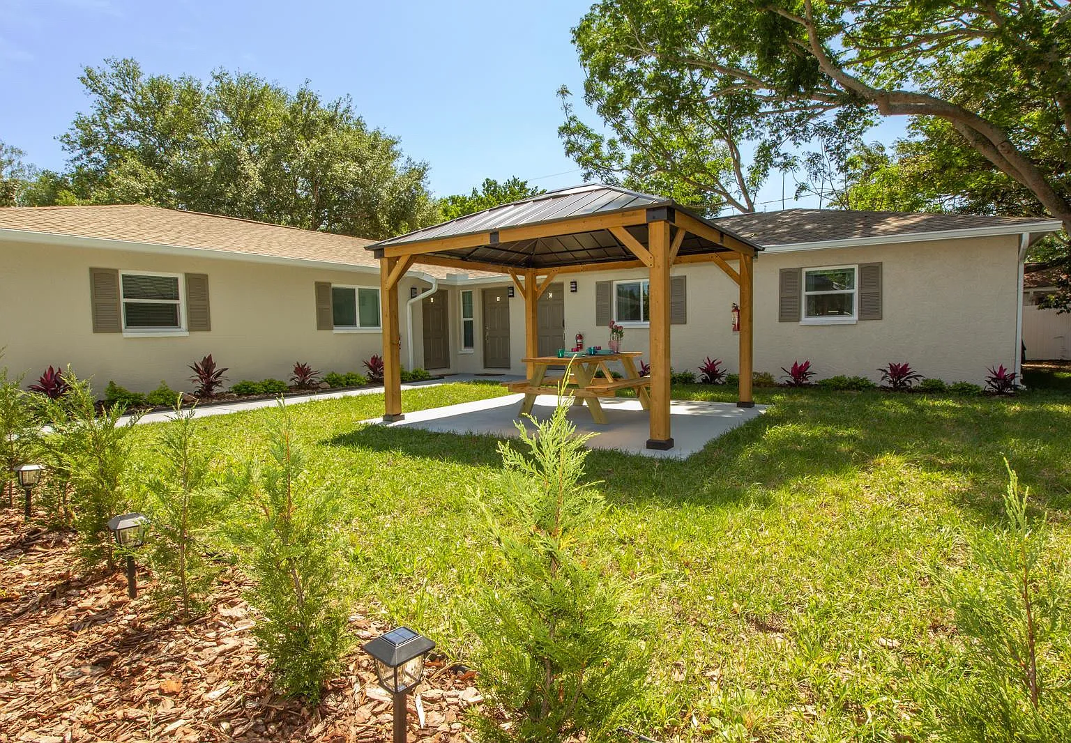 2 bed, 830 sqft, $1,850 — Photo 1