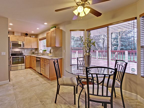 4th image of 2808 Hillcrest Dr