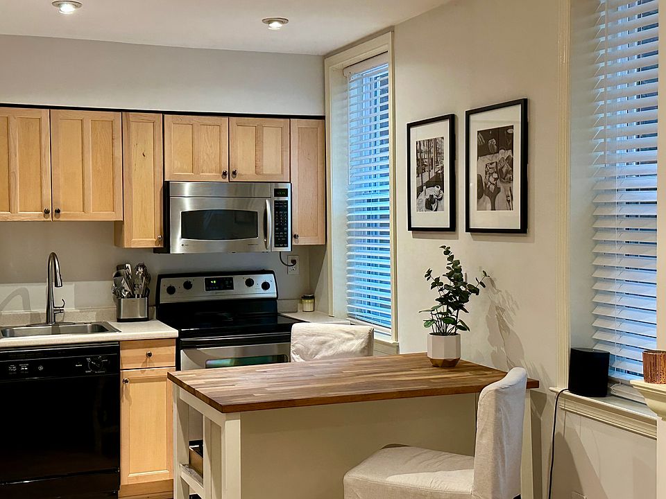 Convenient Breakfast/Dining area