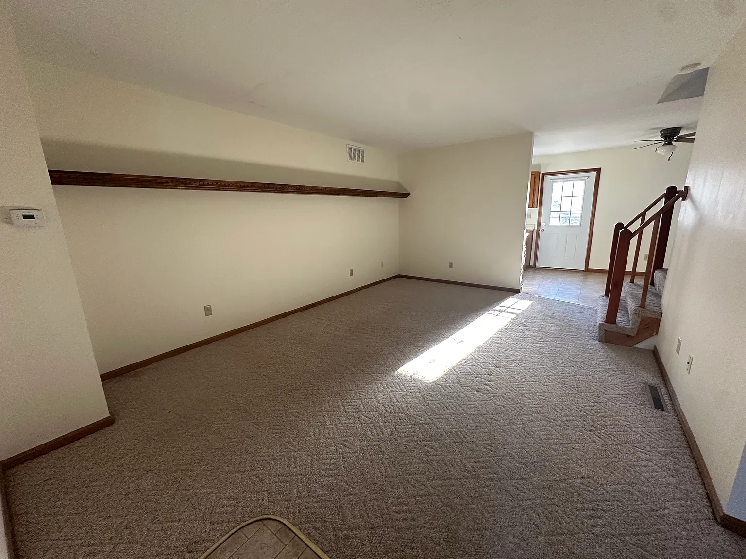 2 bed, 1.5 bath, 2000 sqft, $1,300 — Photo 2