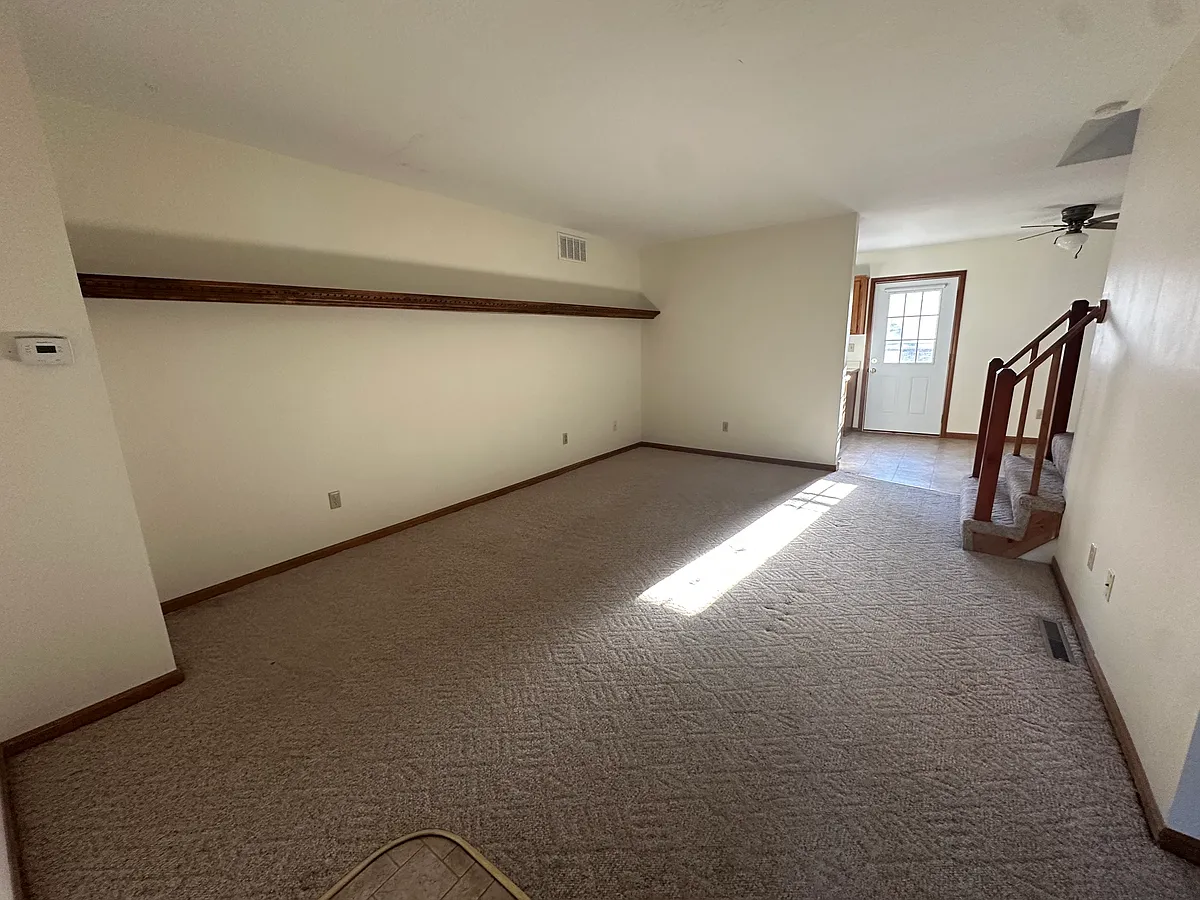 Building Photo - 4 Pearl Dr #D
