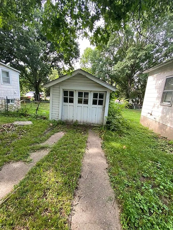 1025 Kickapoo — Photo 3