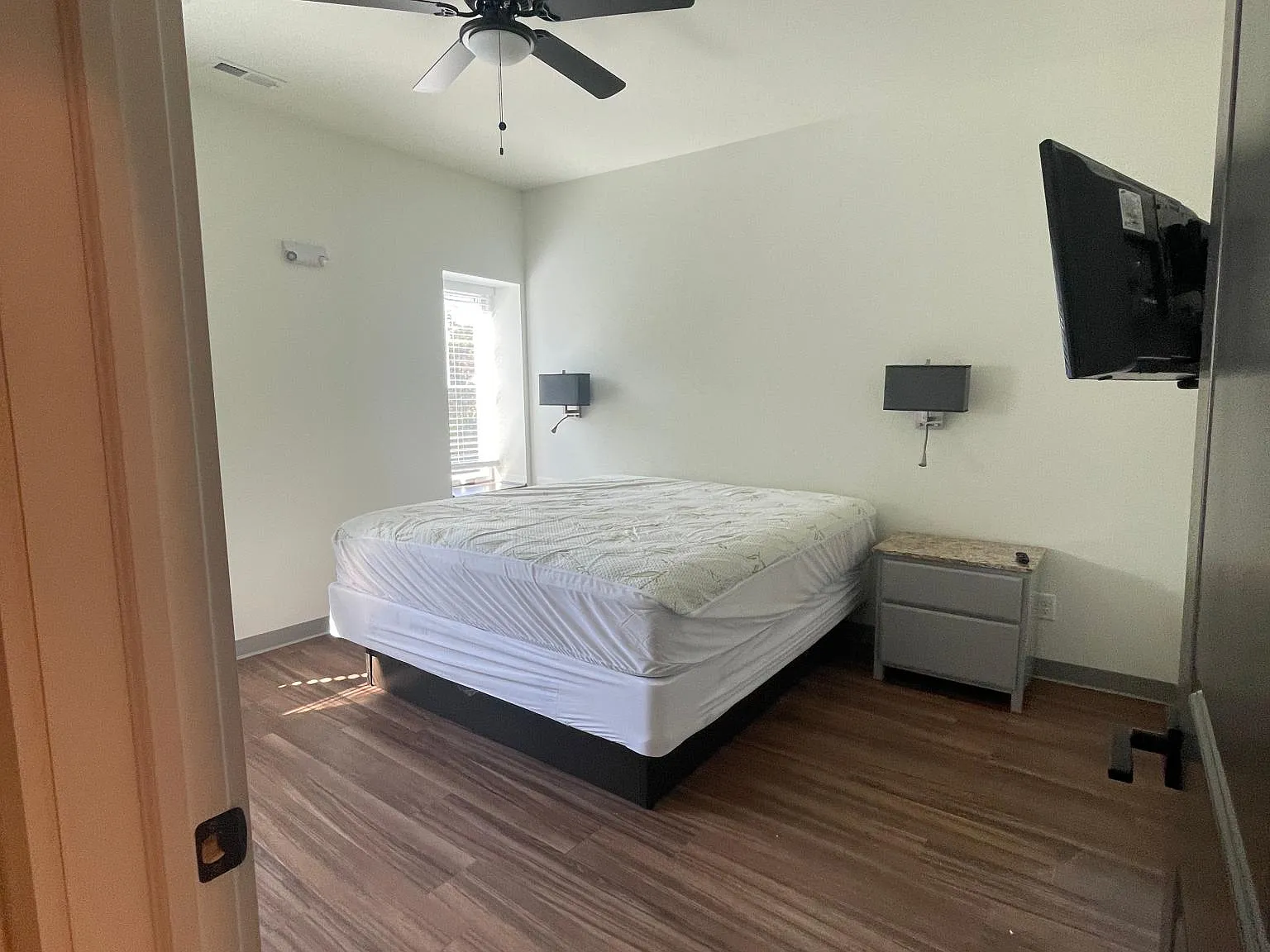 3 bed, 1.5 bath, 1194 sqft, $2,500 — Photo 4