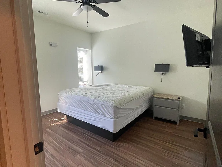 303 Congress Ave #8 — Photo 4