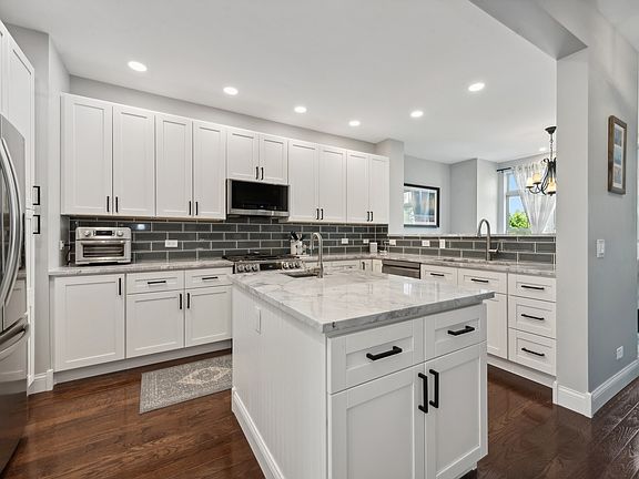 4th image of 720 N Aspen Dr