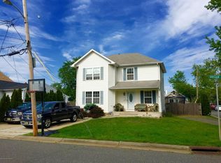 12 Oregon Ave, Middletown, NJ 07748