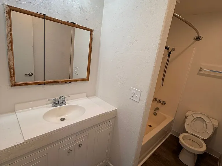 3435 Kathryn Ave NE — Photo 17
