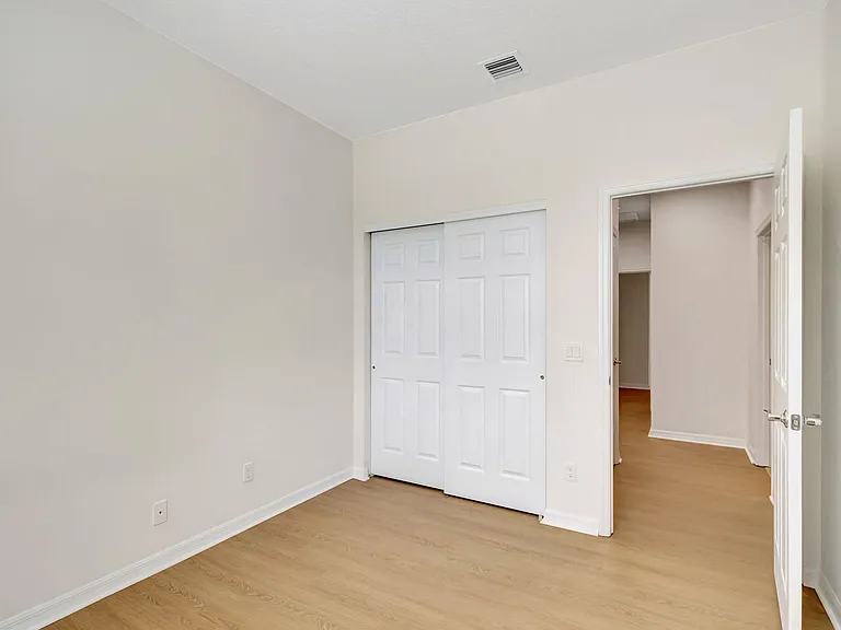 1212 S Community Dr — Photo 28