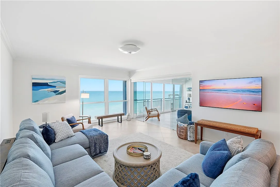 Building Photo - 5000 Highway A1A #320