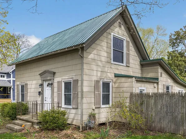 902 S 8th St, Goshen, IN 46526