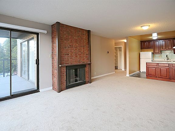 3rd image of 102 Locksley Ave #104
