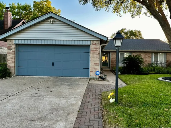 8015 Windy Creek Dr, Houston, TX 77040