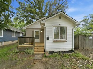 910 E 6th St, Hobart, IN 46342