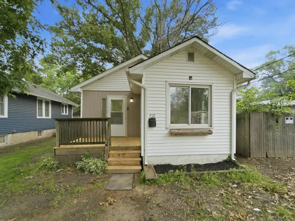 910 E 6th St, Hobart, IN 46342