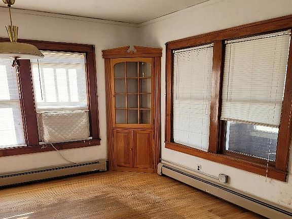 4th image of 1324 W Lafayette St