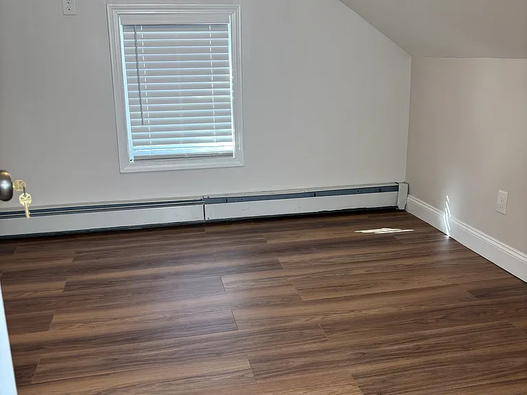 38 Hunting St #2 — Photo 12