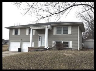 1101 Crestview Dr, Macon, MO 63552