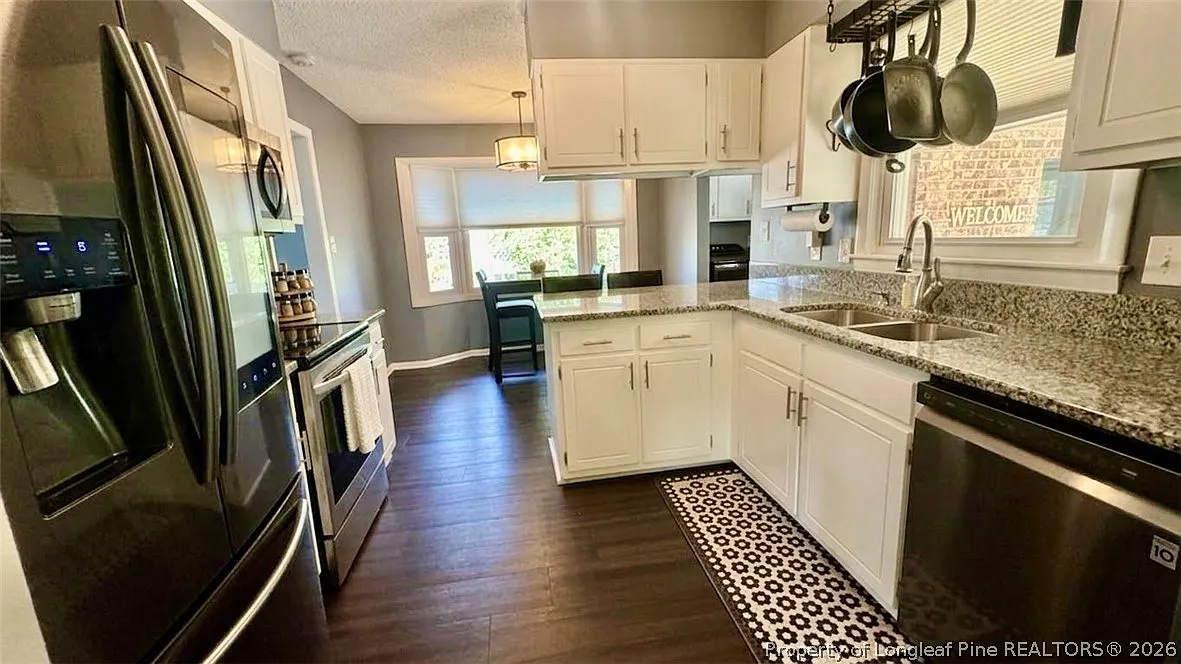 4 bed, 2.0 bath, 1715 sqft, $2,000 — Photo 3