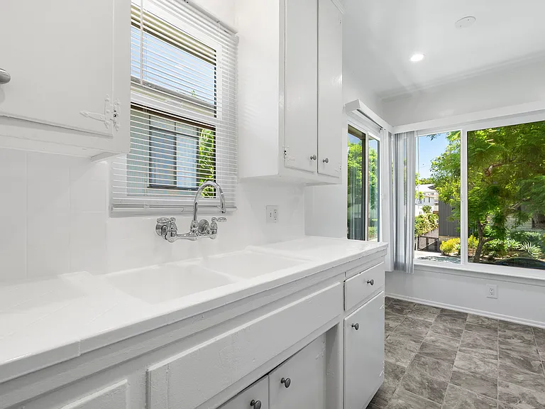 1227 N Harper Ave #8 — Photo 8