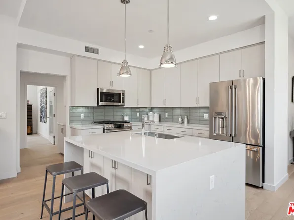 1746 Garfield Pl #203, Los Angeles, CA 90028