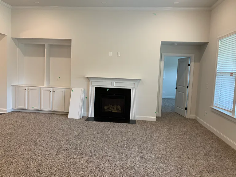 1390 Beechworth Ln — Photo 8