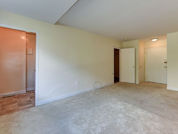 5th image of 1121 Arlington Blvd APT 239