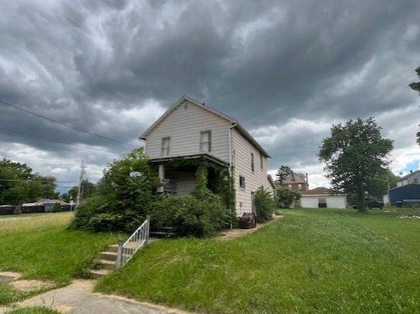 641 Fruit Ave, Farrell, PA 16121