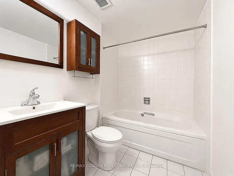 1055 Bay St #508 — Photo 10