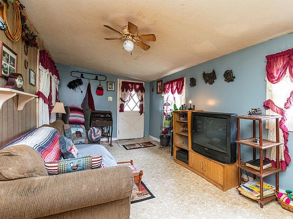 4th image of 260 Cottonwood Ln
