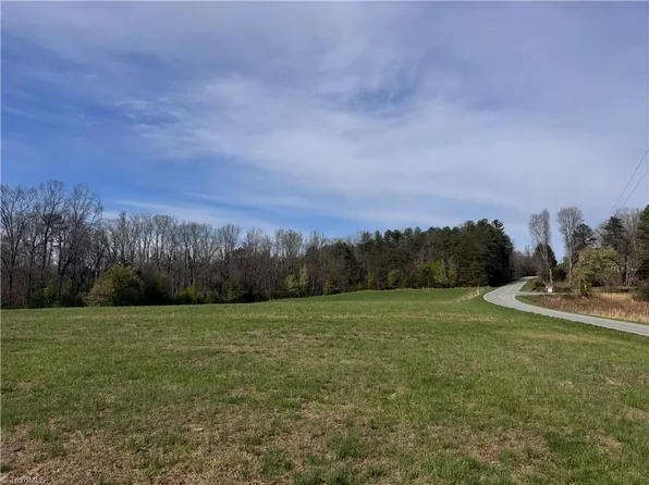 1 Timberlake Trl, Elkin, NC 28621