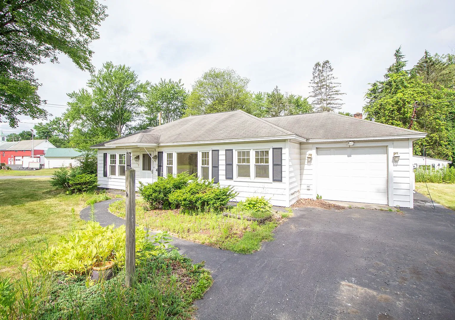 3 BD 1 BA South Bethlehem Schools — Photo 2