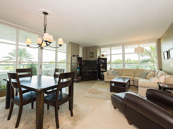 2nd image of 10 Venetian Way APT 301