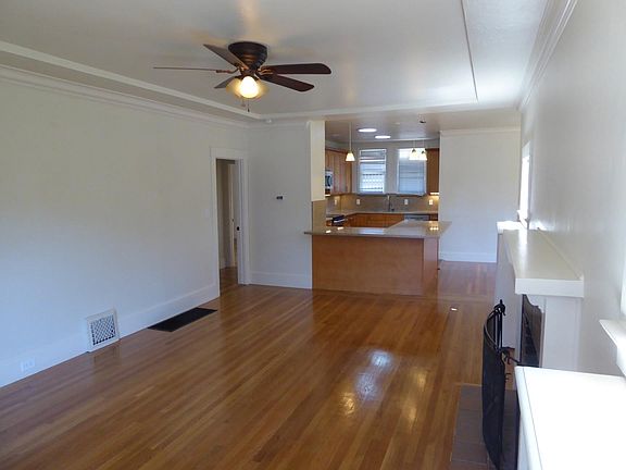 2nd image of 1130 Capuchino Ave