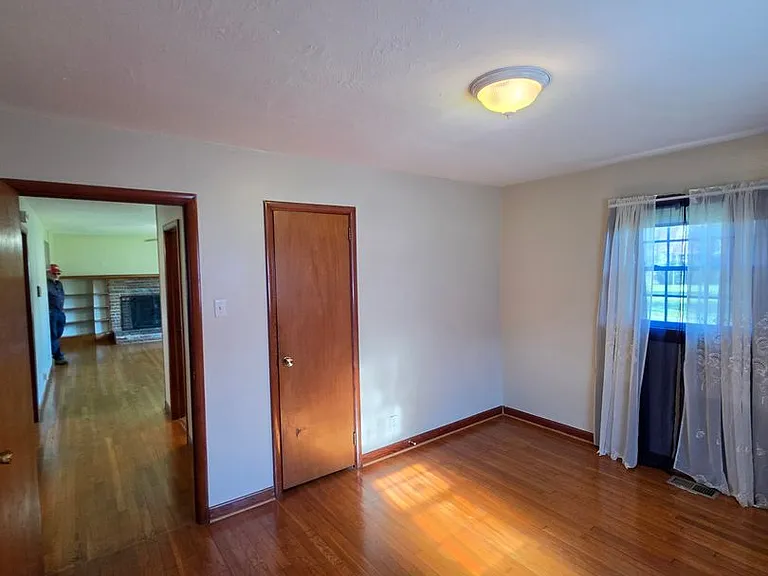 916 Elliott St — Photo 13