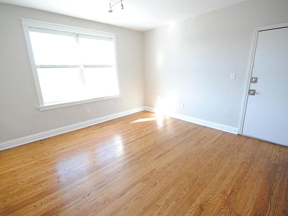 3rd image of 1034 Oakview Pl APT 2S