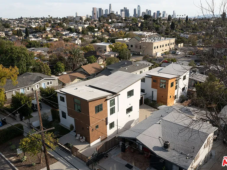 2512 Berkeley Ave — Photo 2